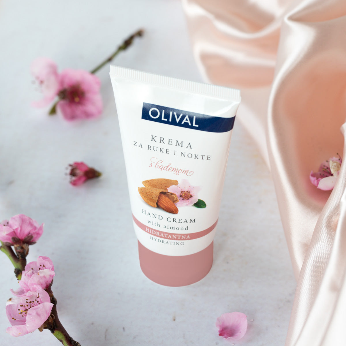 Hydrating Cream for Hands and Nails with Almond