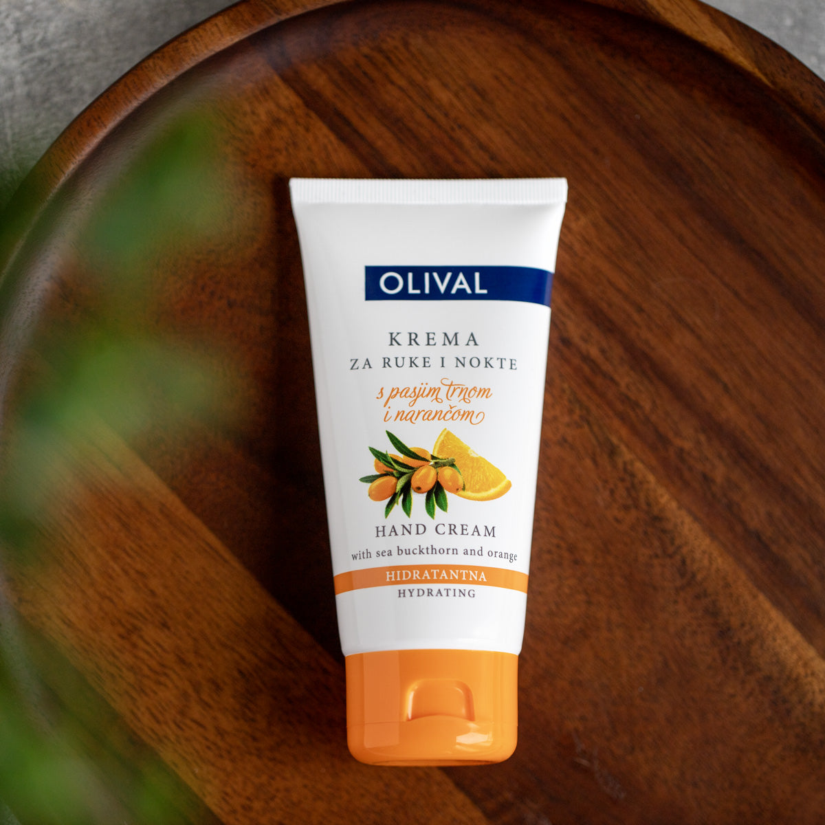 Moisturizing hand and nail cream with buckthorn and orange